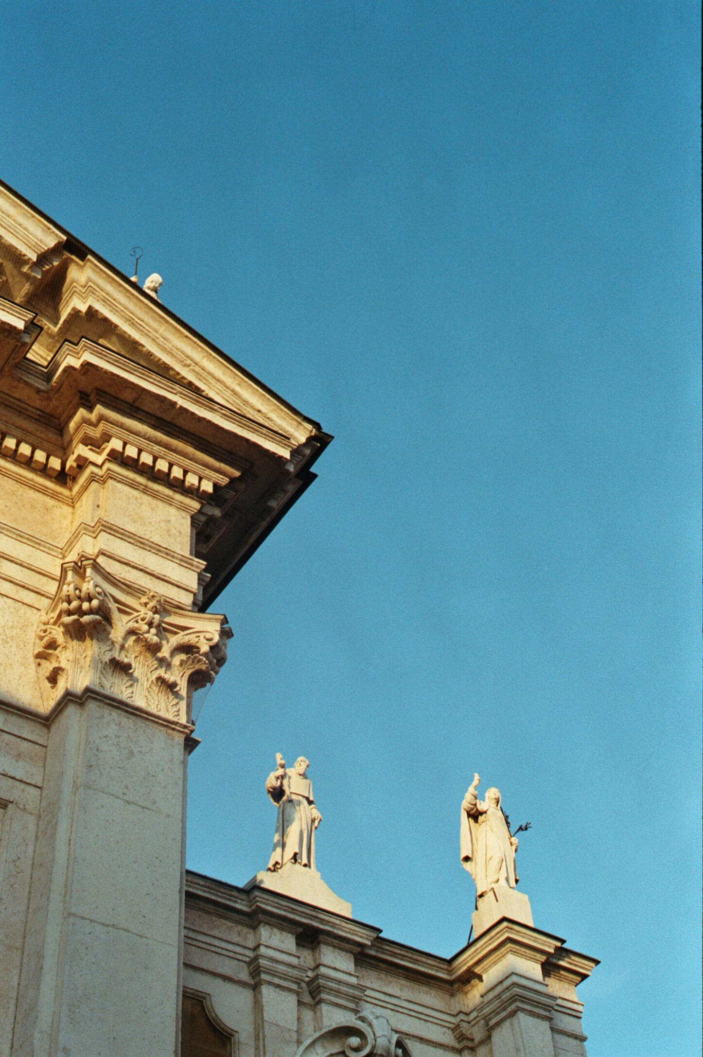 Duomo under sunlight, Mantua